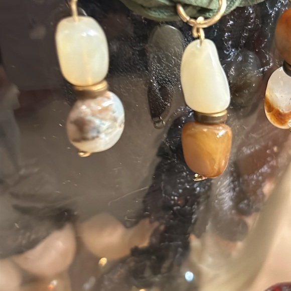 Green faux suede choker w Peruvian Opal & Elephant charm - Picture 9 of 9